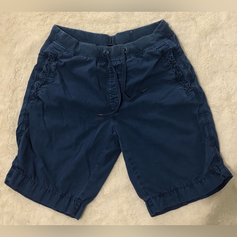 Short for men size S color blue, brand Gap